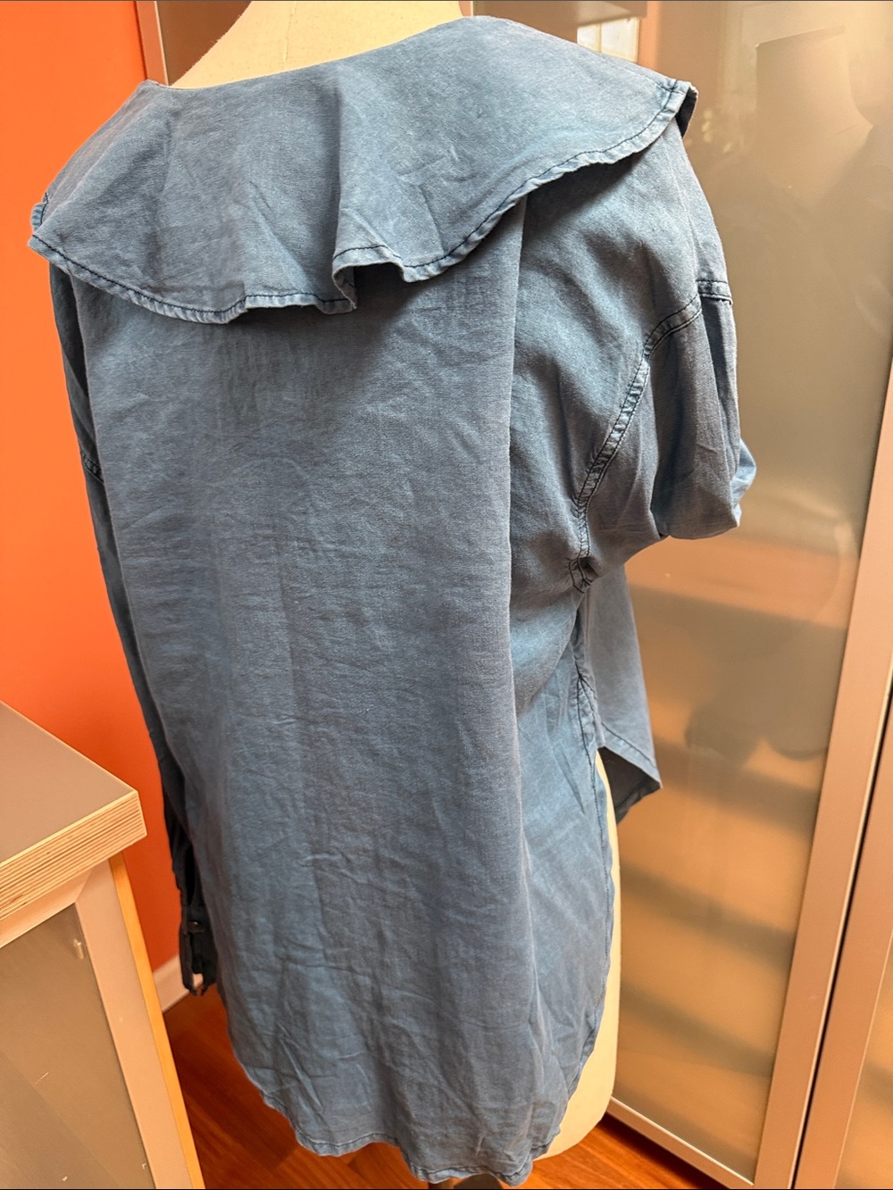 Free people NWT “We The Free “ demin Blue Ruffle-Trim Button-Front Blouse - Picture 5 of 6